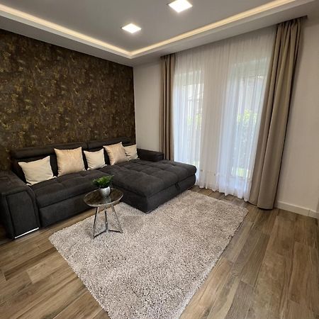 True Gem At The Airport Apartment Budapesta Exterior foto
