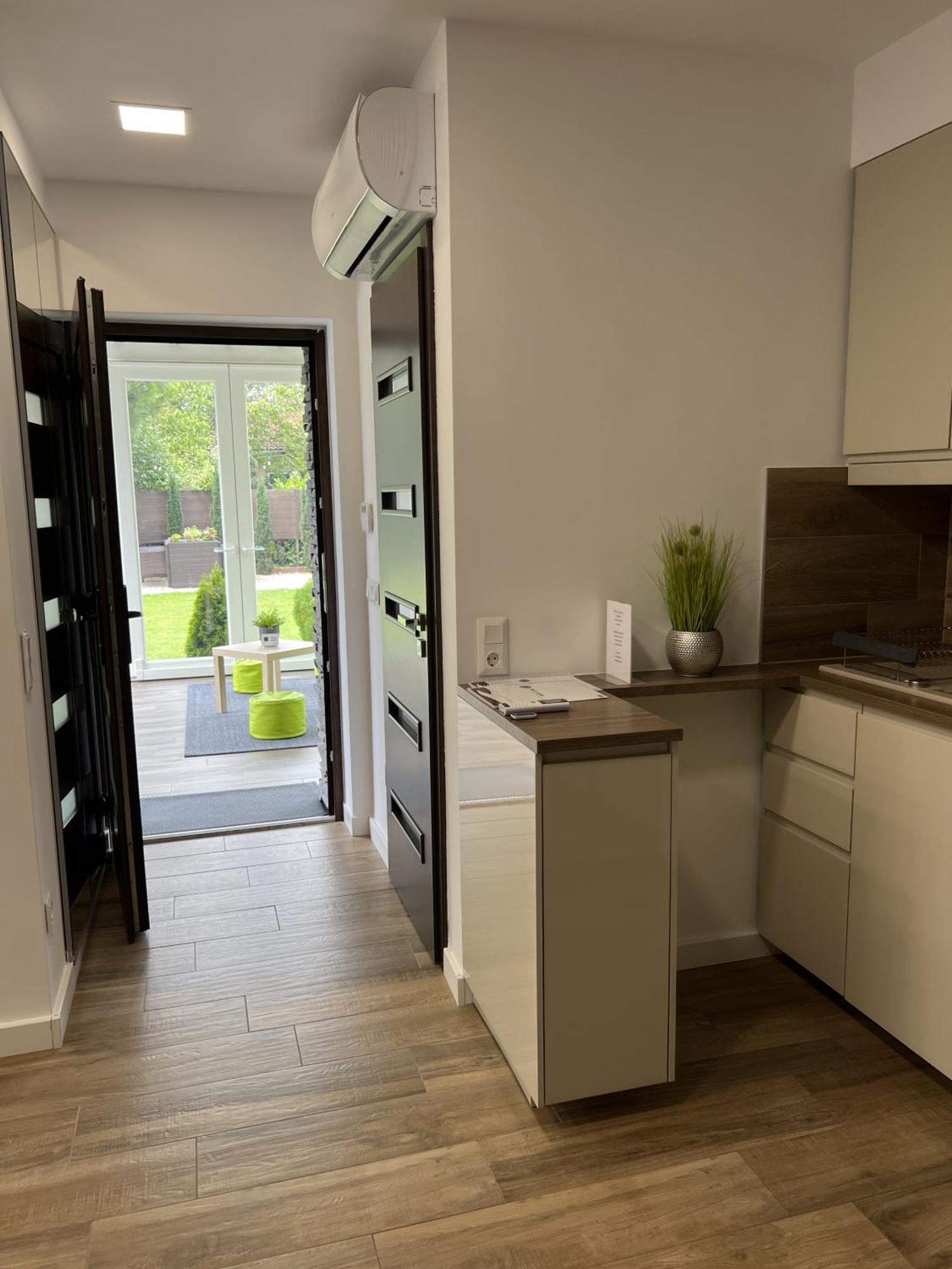 True Gem At The Airport Apartment Budapesta Exterior foto